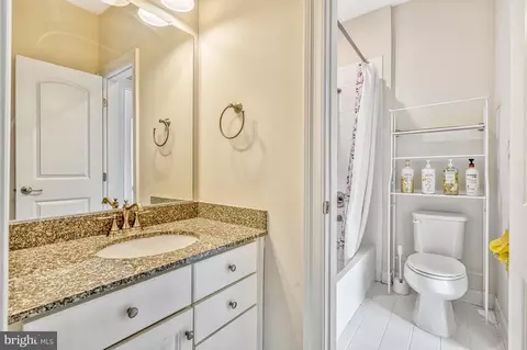 Bath - 42289 Brisley Ct, Chantilly, VA 20152 photo 3 of 8
