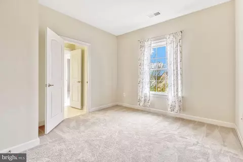Bedroom - 42289 Brisley Ct, Chantilly, VA 20152 photo 3 of 6