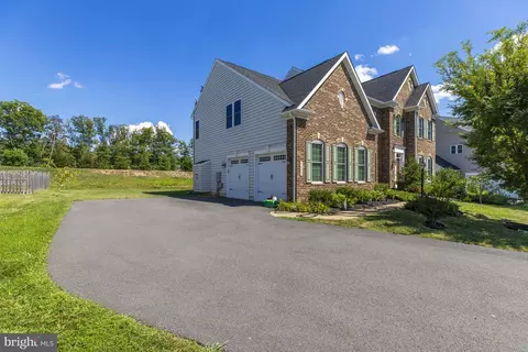 Exterior - 42289 Brisley Ct, Chantilly, VA 20152 photo 6 of 9
