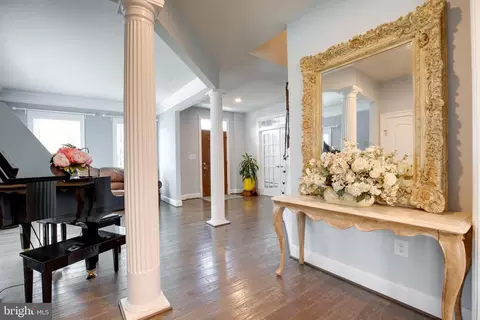 Entry Way - 42289 Brisley Ct, Chantilly, VA 20152 photo 5 of 13