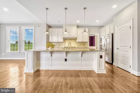 Kitchen - 42289 Brisley Ct, Chantilly, VA 20152 photo 5 of 6