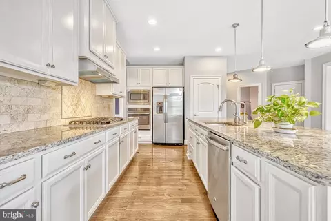 Kitchen - 42289 Brisley Ct, Chantilly, VA 20152 photo 6 of 6