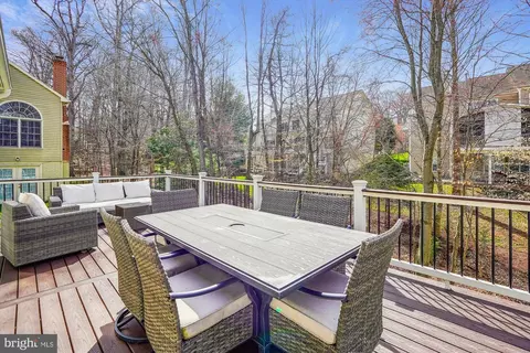 Exterior - 47553 Griffith Pl, Sterling, VA 20165 photo 4 of 6
