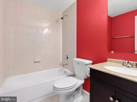 Bath - 25929 Stinger Dr, Chantilly, VA 20152 photo 6 of 6