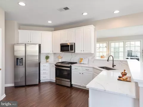 Kitchen - 25929 Stinger Dr, Chantilly, VA 20152 photo 1 of 5