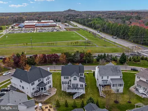 View/Area - 25929 Stinger Dr, Chantilly, VA 20152 photo 2 of 3