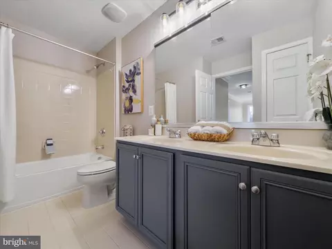 Bath - 25929 Stinger Dr, Chantilly, VA 20152 photo 4 of 6