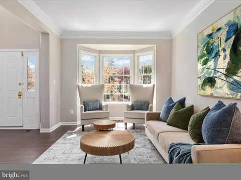 Living - 25929 Stinger Dr, Chantilly, VA 20152 photo 2 of 7