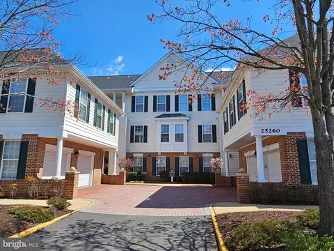 25260 Lake Shore Sq #101, Chantilly, VA 20152