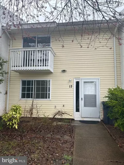 12 Simeon Ln, Sterling, VA 20164