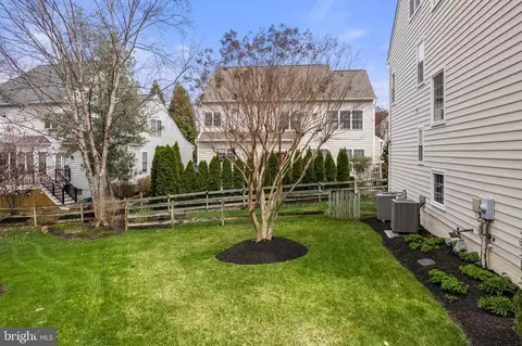 Exterior - 47680 Leechecker Ct, Sterling, VA 20165 photo 10 of 10