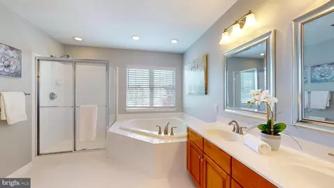 Bath - 47680 Leechecker Ct, Sterling, VA 20165 photo 3 of 6
