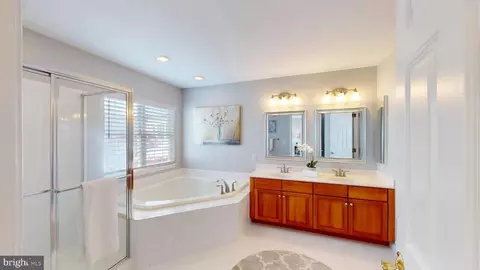 Bath - 47680 Leechecker Ct, Sterling, VA 20165 photo 2 of 6