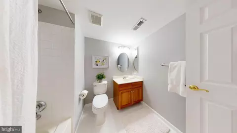 Bath - 47680 Leechecker Ct, Sterling, VA 20165 photo 6 of 6