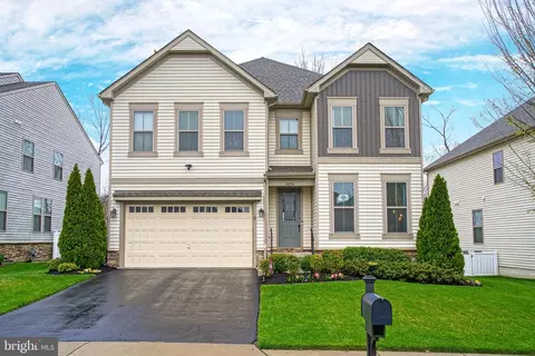 24834 Somerby Dr, Chantilly, VA 20152
