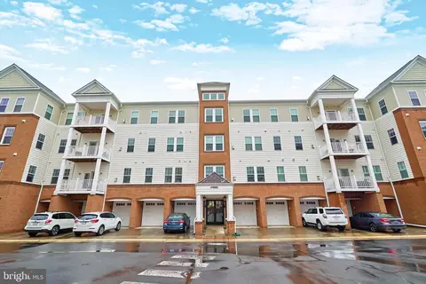 41895 Cathedral Valley Sq #301, Aldie, VA 20105