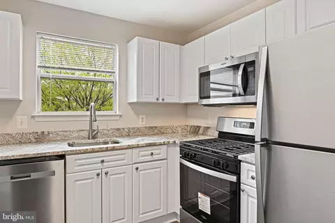Kitchen - 20601 Cornstalk Ter #202, Ashburn, VA 20147 photo 2 of 5