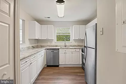 Kitchen - 20601 Cornstalk Ter #202, Ashburn, VA 20147 photo 5 of 5