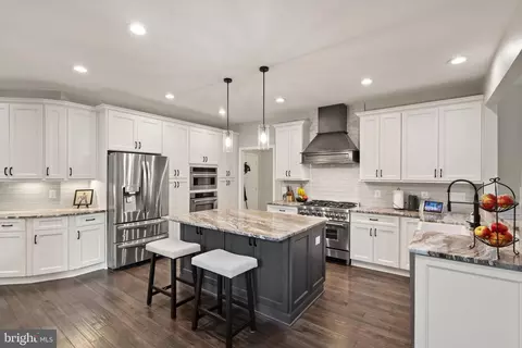 Kitchen - 21372 Scara Pl, Broadlands, VA 20148 photo 1 of 5