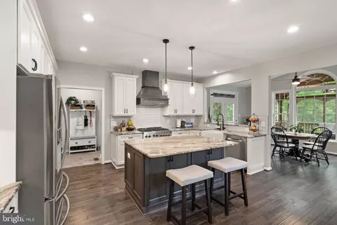 Kitchen - 21372 Scara Pl, Broadlands, VA 20148 photo 2 of 5