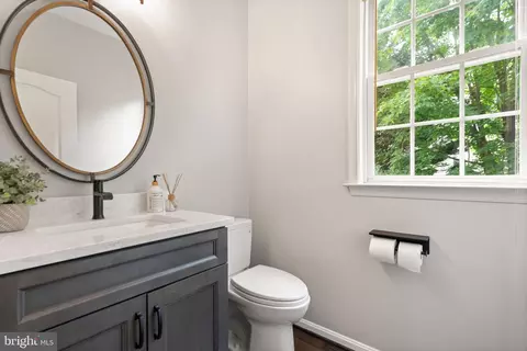 Bath - 21372 Scara Pl, Broadlands, VA 20148 photo 1 of 8