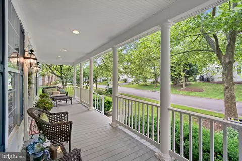 Exterior - 21372 Scara Pl, Broadlands, VA 20148 photo 4 of 16