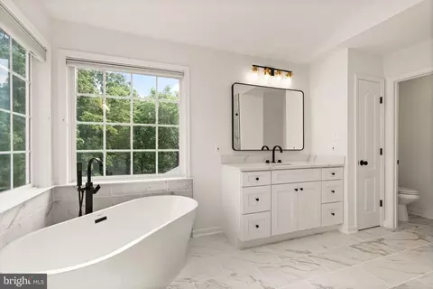 Bath - 21372 Scara Pl, Broadlands, VA 20148 photo 3 of 8