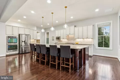 Kitchen - 23130 Expedition Dr, Ashburn, VA 20148 photo 3 of 5