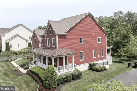 Exterior - 23130 Expedition Dr, Ashburn, VA 20148 photo 15 of 20