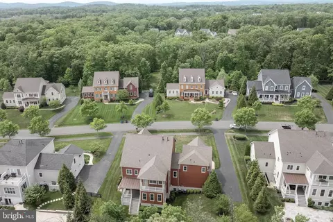 View/Area - 23130 Expedition Dr, Ashburn, VA 20148 photo 10 of 10