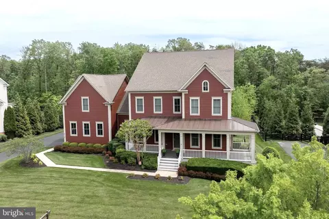 Exterior - 23130 Expedition Dr, Ashburn, VA 20148 photo 17 of 20