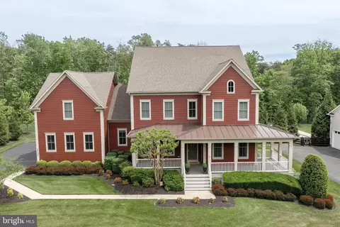 Exterior - 23130 Expedition Dr, Ashburn, VA 20148 photo 2 of 20