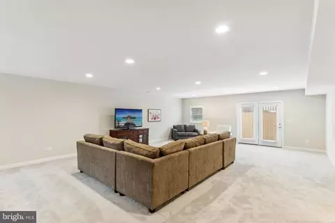 Living - 23130 Expedition Dr, Ashburn, VA 20148 photo 4 of 5