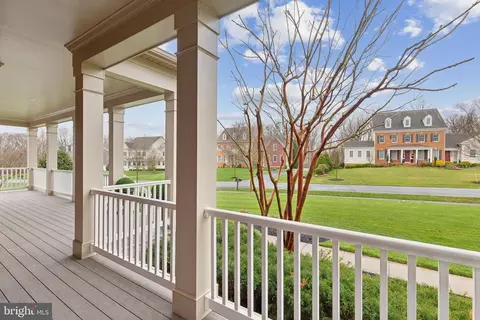 Exterior - 23130 Expedition Dr, Ashburn, VA 20148 photo 5 of 20