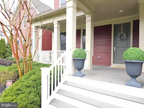 Exterior - 23130 Expedition Dr, Ashburn, VA 20148 photo 6 of 20