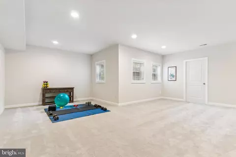 Living - 23130 Expedition Dr, Ashburn, VA 20148 photo 5 of 5