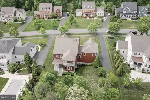 View/Area - 23130 Expedition Dr, Ashburn, VA 20148 photo 9 of 10