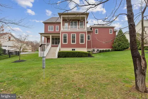 Exterior - 23130 Expedition Dr, Ashburn, VA 20148 photo 11 of 20