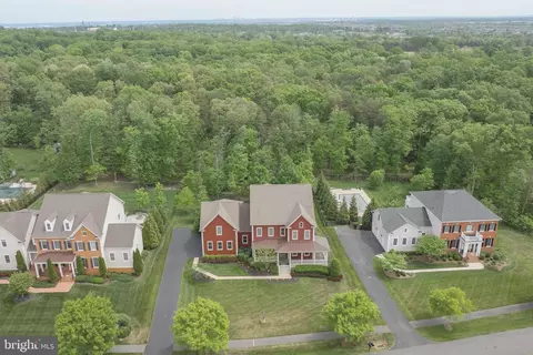 View/Area - 23130 Expedition Dr, Ashburn, VA 20148 photo 2 of 10