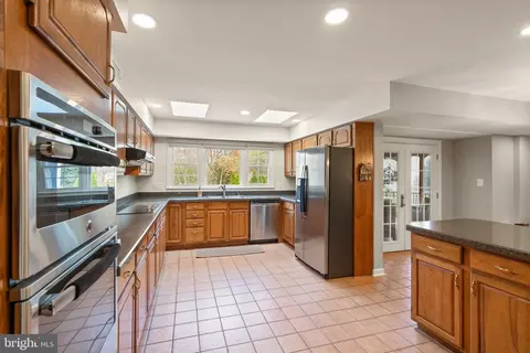 Kitchen - 43444 Whetstone Ct, Ashburn, VA 20147 photo 1 of 4