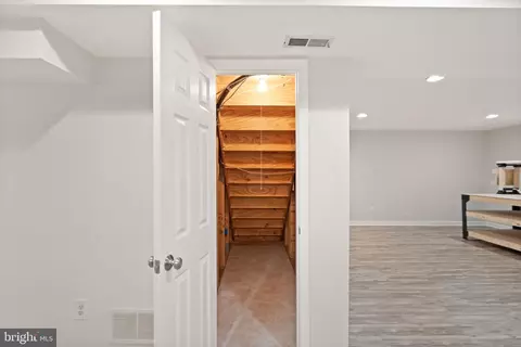Entry Way - 43444 Whetstone Ct, Ashburn, VA 20147 photo 6 of 6