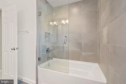 Bath - 43444 Whetstone Ct, Ashburn, VA 20147 photo 5 of 5
