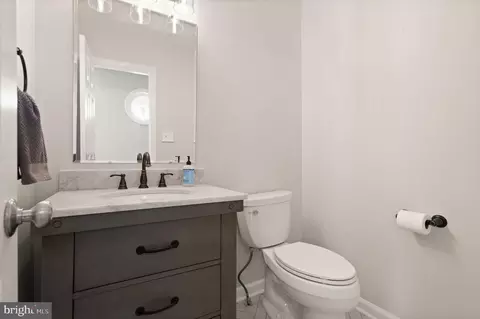 Bath - 43444 Whetstone Ct, Ashburn, VA 20147 photo 1 of 5