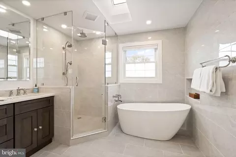 Bath - 43444 Whetstone Ct, Ashburn, VA 20147 photo 2 of 5