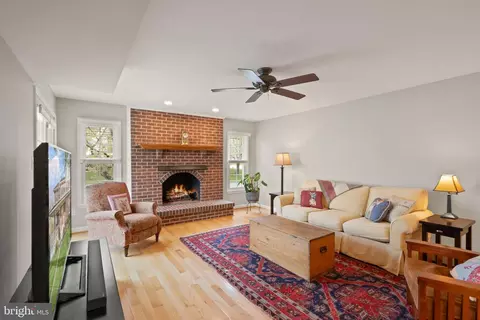 Living - 43444 Whetstone Ct, Ashburn, VA 20147 photo 3 of 6