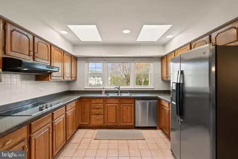 Kitchen - 43444 Whetstone Ct, Ashburn, VA 20147 photo 2 of 4