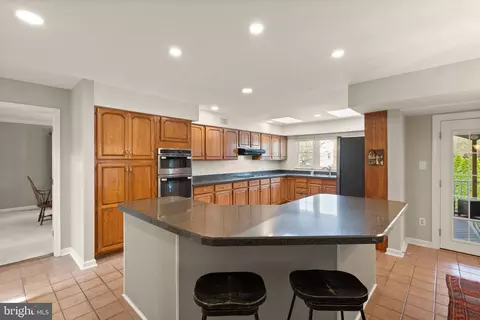 Kitchen - 43444 Whetstone Ct, Ashburn, VA 20147 photo 4 of 4