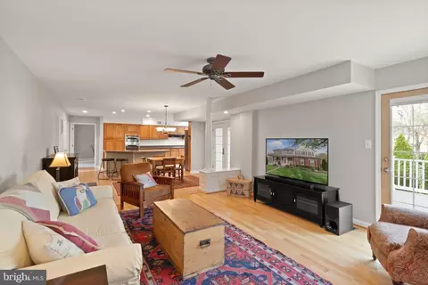 Living - 43444 Whetstone Ct, Ashburn, VA 20147 photo 4 of 6