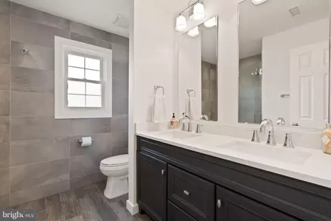 Bath - 43444 Whetstone Ct, Ashburn, VA 20147 photo 4 of 5