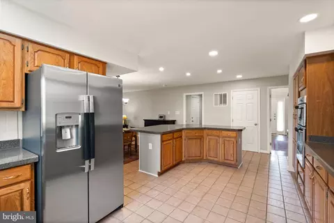 Kitchen - 43444 Whetstone Ct, Ashburn, VA 20147 photo 3 of 4